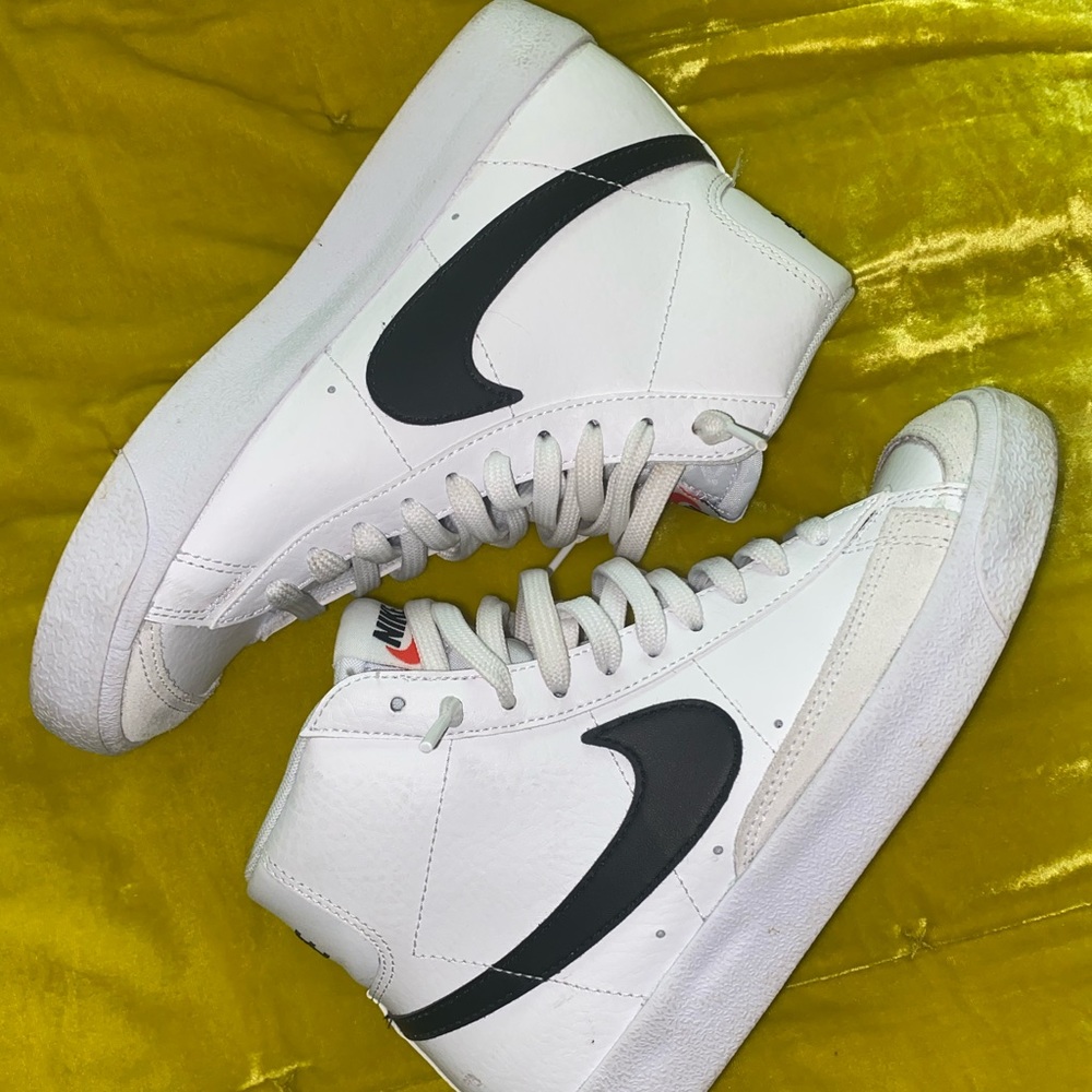 BIG KIDS' NIKE BLAZER MID '77 CASUAL SHOES